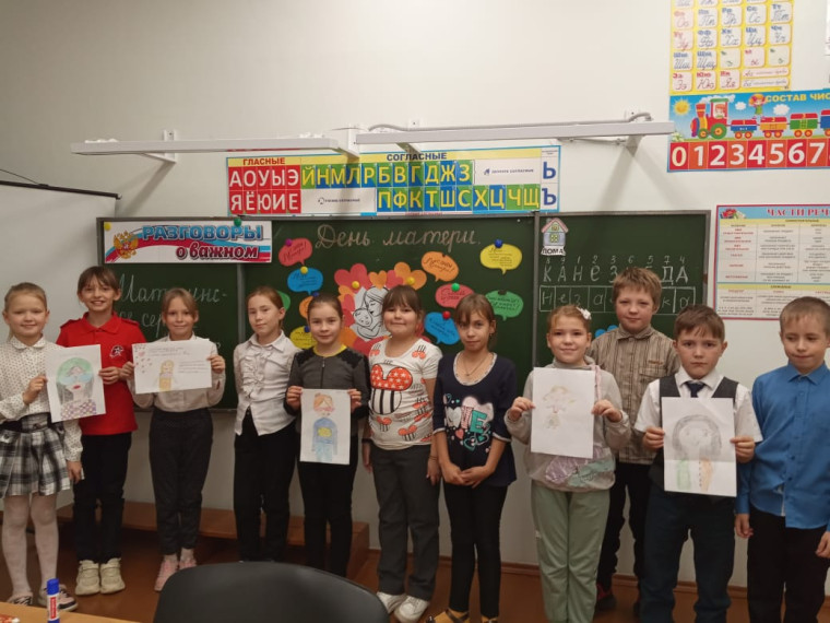 Материнское сердце чаще бьётся.